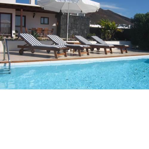 Playa Blanca Villa Sleeps 4 Pool WiFi