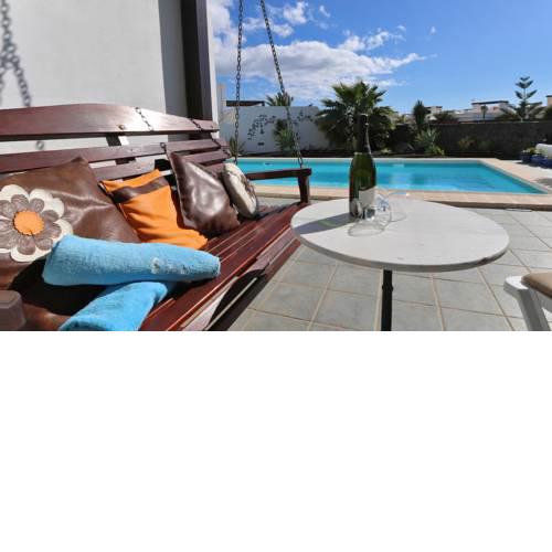 Playa Blanca Villa Sleeps 4 Pool WiFi