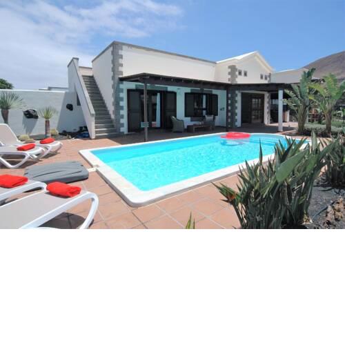 Playa Blanca Villa Sleeps 4 with Pool