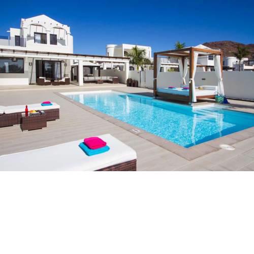 Playa Blanca Villa Sleeps 6 Pool Air Con WiFi