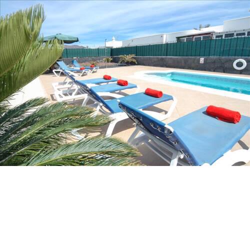 Playa Blanca Villa Sleeps 7 with Pool and WiFi