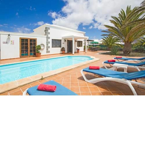 Playa Blanca Villa Sleeps 8 Pool WiFi