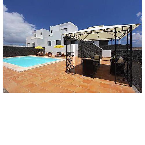 Playa Blanca Villa Sleeps 8 with Pool Air Con and WiFi