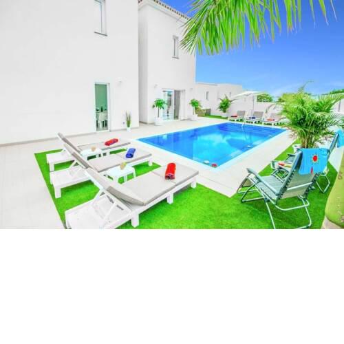 Playa de Fanabe Villa Sleeps 8 Pool Air Con WiFi