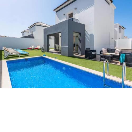 Playa de Fanabe Villa Sleeps 8 with Pool Air Con and WiFi
