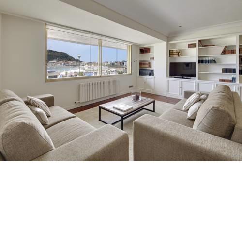 Playa de La Concha 3 Apartment by FeelFree Rentals