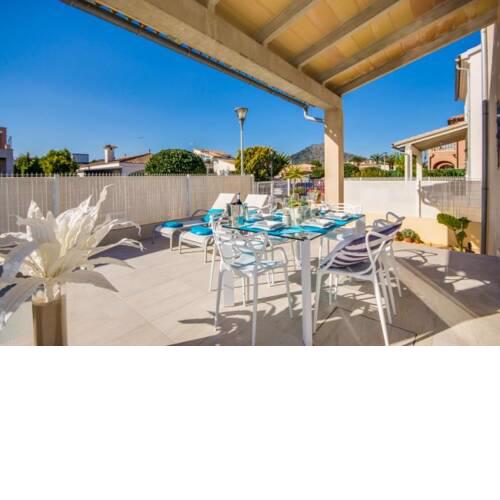 Playa de Muro Apartment Sleeps 6 with Pool Air Con and WiFi