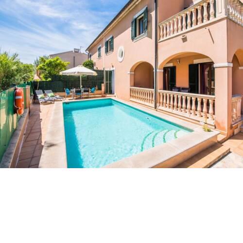 Playa de Muro Holiday Home Sleeps 5 with Pool Air Con and WiFi