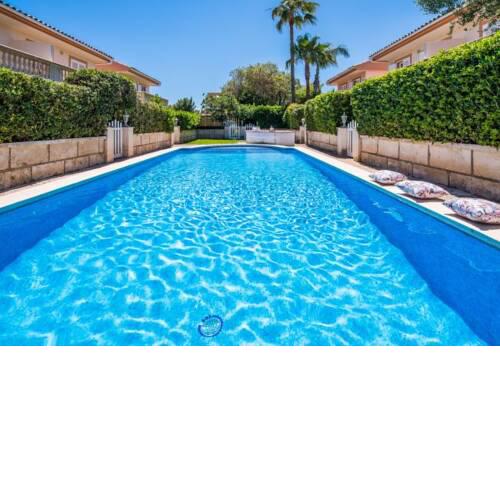 Playa de Muro Holiday Home Sleeps 6 with Pool Air Con and WiFi
