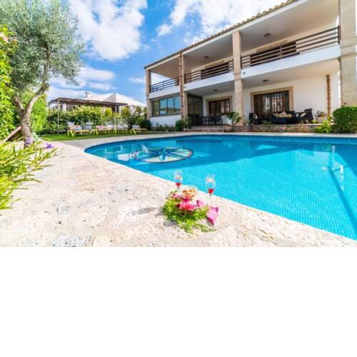 Playa de Muro Holiday Home Sleeps 8 with Pool and WiFi