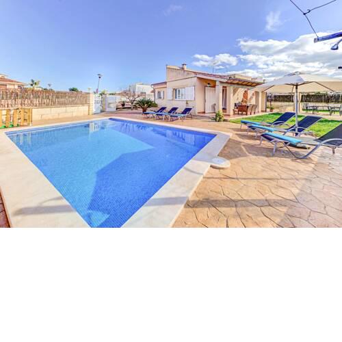 Playa de Muro Villa Sleeps 6 with Pool and Air Con