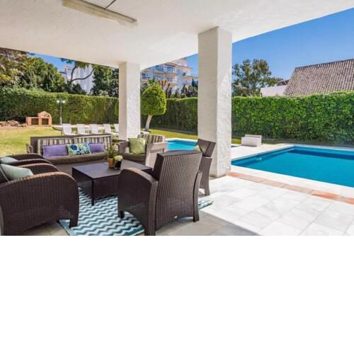 Playa Duque Marbella Holiday Home Sleeps 10 with Pool and Air Con