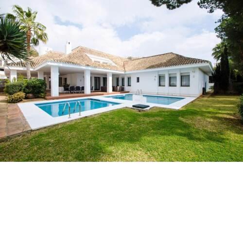 Playa Duque Marbella Holiday Home Sleeps 10 with Pool and Air Con