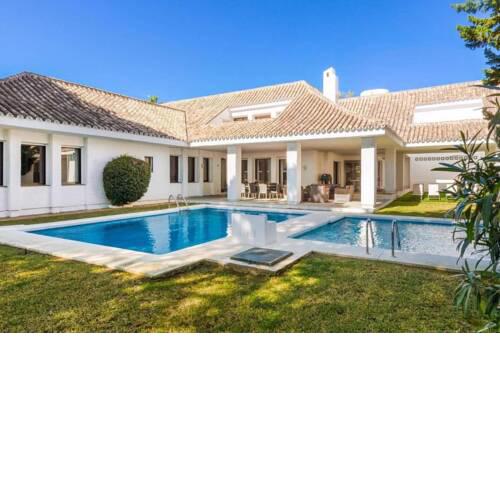 Playa Duque Marbella Holiday Home Sleeps 8 with Pool and Air Con