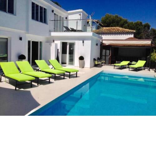 Playa Duque Marbella Holiday Home Sleeps 9 with Pool and Air Con