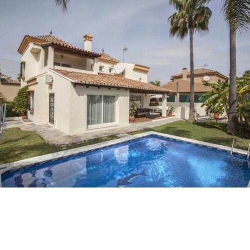Playa Duque Marbella Holiday Home Sleeps 9 with Pool and Air Con