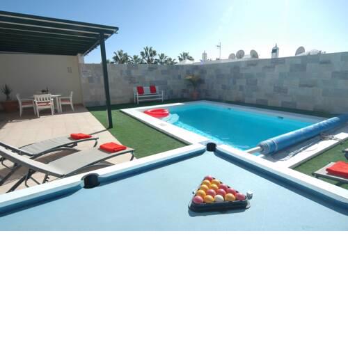 Playa Honda Villa Sleeps 4 with Pool and Air Con