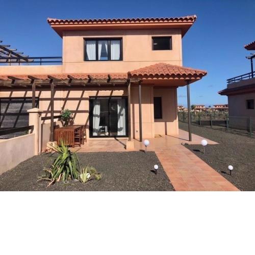 Pleasant 2 Bedroom Villa with Garden & Pool access