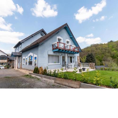 Pleasant holiday home in Mimbach with private garden