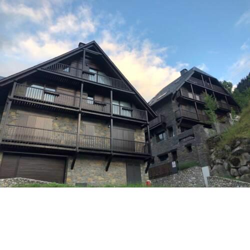Pleasant Holiday Home in Tredos near Ski Area