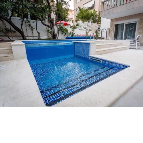 Pleasing Apartment in Makarska near Ratac Beach