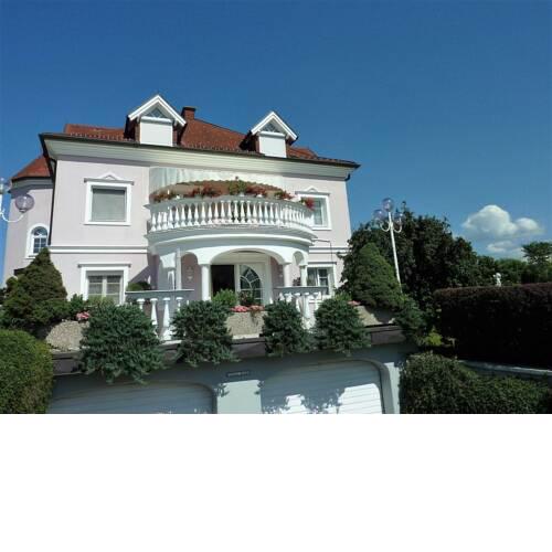 Plush Apartment in St. Kanzian am Klopeinersee with Sauna