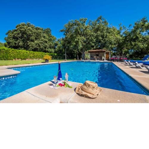 Pollenca Holiday Home Sleeps 6 with Pool and Air Con