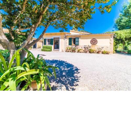 Pollenca Holiday Home Sleeps 6 with Pool and Air Con