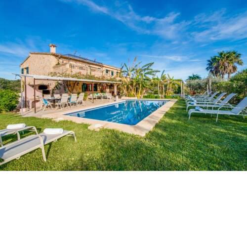 Pollenca Holiday Home Sleeps 8 with Pool Air Con and WiFi