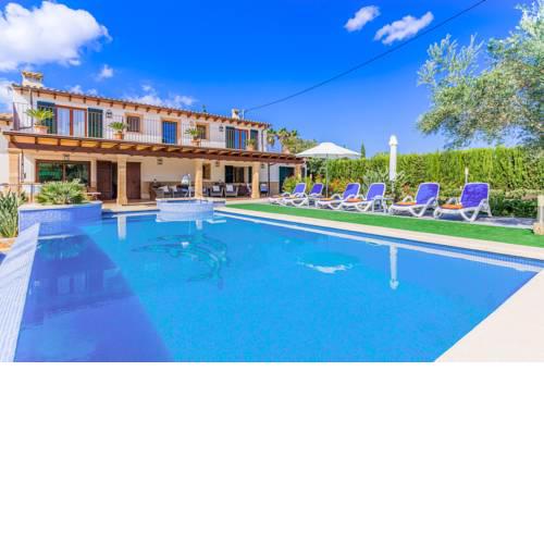 Pollenca Villa Sleeps 10 with Pool and Air Con