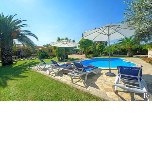 Pollenca Villa Sleeps 2 Pool Air Con WiFi
