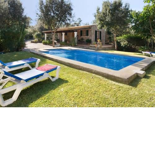 Pollenca Villa Sleeps 4 with Pool Air Con and WiFi
