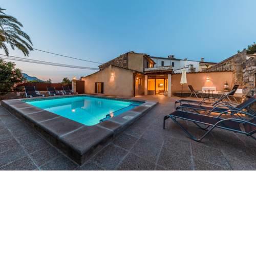 Pollenca Villa Sleeps 6 with Air Con and WiFi