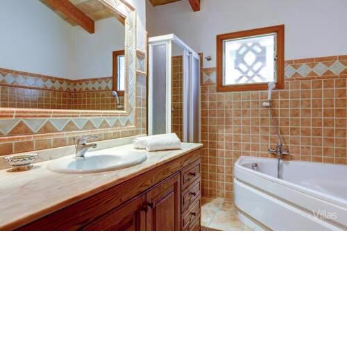 Pollenca Villa Sleeps 6 with Pool Air Con and WiFi