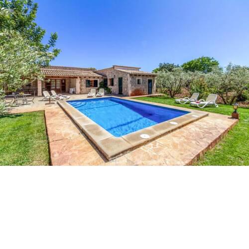 Pollenca Villa Sleeps 6 with Pool Air Con and WiFi