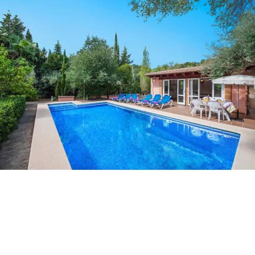 Pollenca Villa Sleeps 6 with Pool Air Con and WiFi