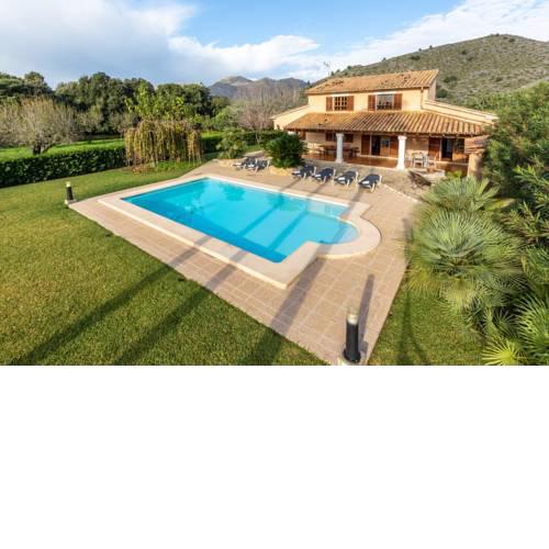 Pollenca Villa Sleeps 6 with Pool Air Con and WiFi