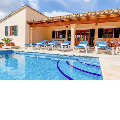 Pollenca Villa Sleeps 6 with Pool Air Con and WiFi