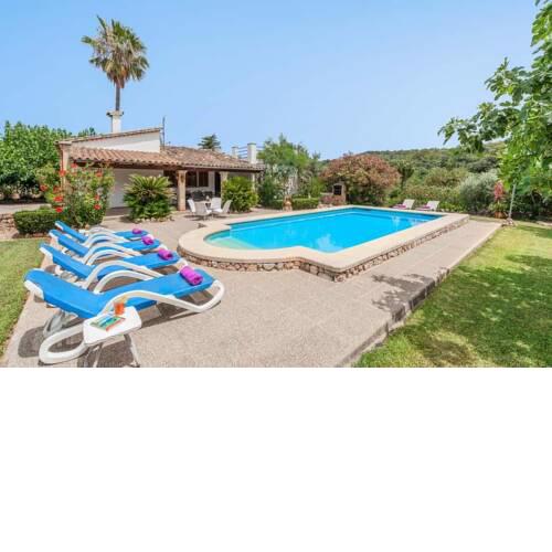 Pollenca Villa Sleeps 6 with Pool Air Con and WiFi
