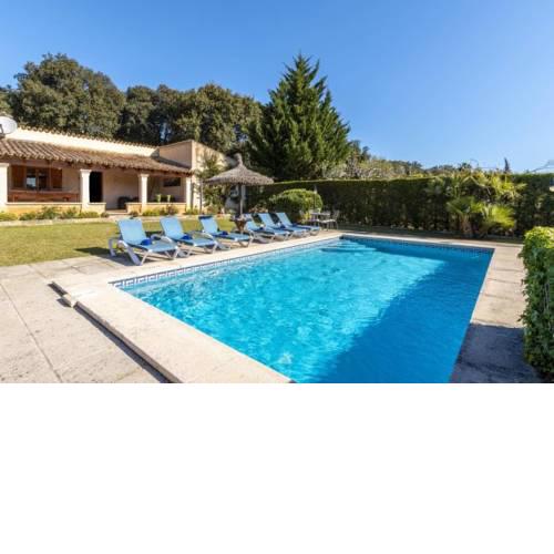 Pollenca Villa Sleeps 6 with Pool Air Con and WiFi