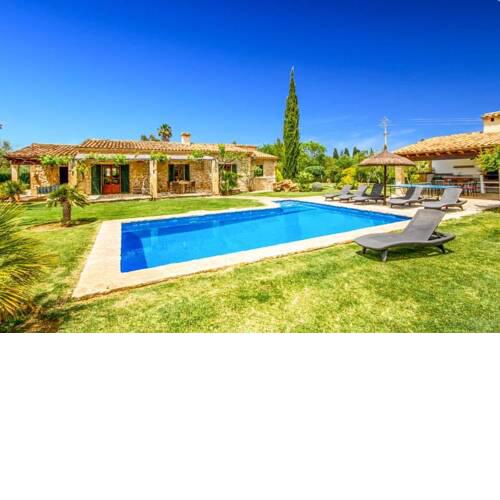 Pollenca Villa Sleeps 6 with Pool Air Con and WiFi