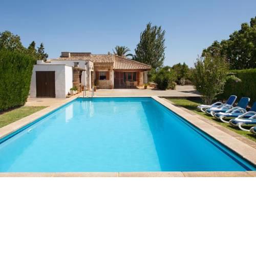 Pollenca Villa Sleeps 6 with Pool Air Con and WiFi