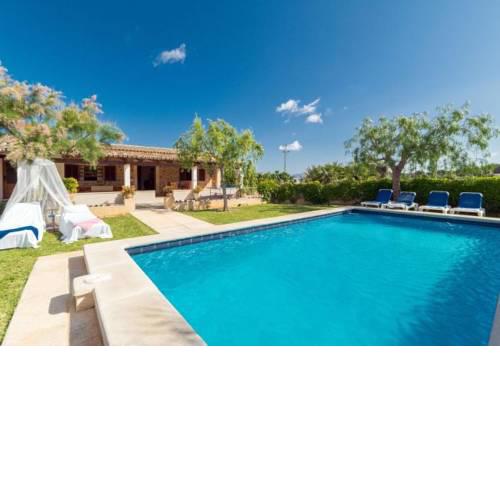 Pollenca Villa Sleeps 6 with Pool Air Con and WiFi