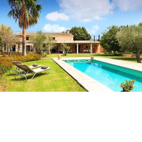 Pollenca Villa Sleeps 6 with Pool Air Con and WiFi