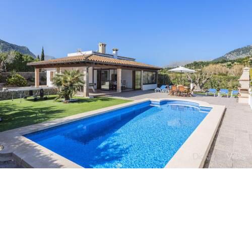 Pollenca Villa Sleeps 6 with Pool Air Con and WiFi