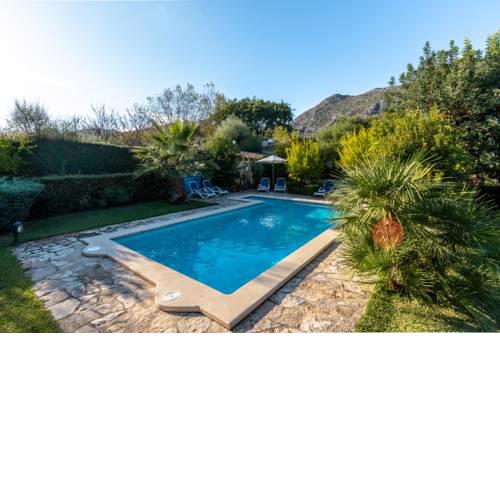 Pollenca Villa Sleeps 6 with Pool Air Con and WiFi