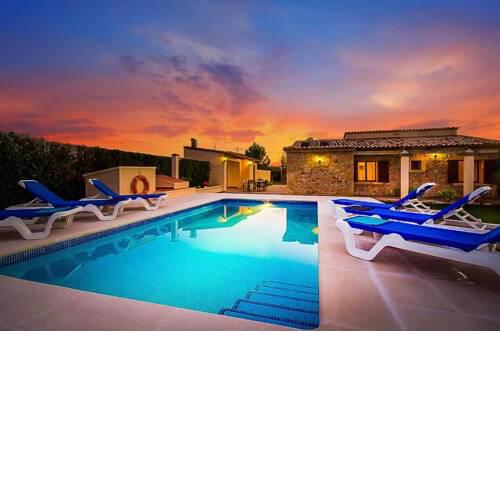 Pollenca Villa Sleeps 6 with Pool Air Con and WiFi