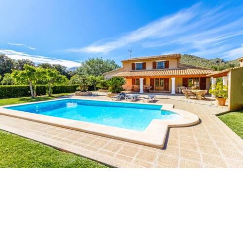 Pollenca Villa Sleeps 6 with Pool and Air Con