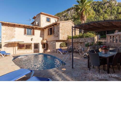 Pollenca Villa Sleeps 6 with Pool and Air Con