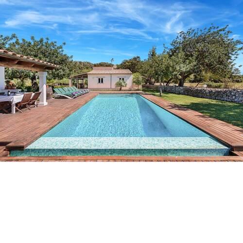Pollenca Villa Sleeps 6 with Pool and WiFi